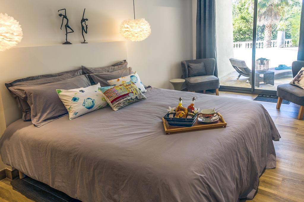 B&B Les Voiles De Valescure Chambres D'Hotes Et Son Espace Bien Etre แซ็งต์-ราฟาเอล ห้อง รูปภาพ