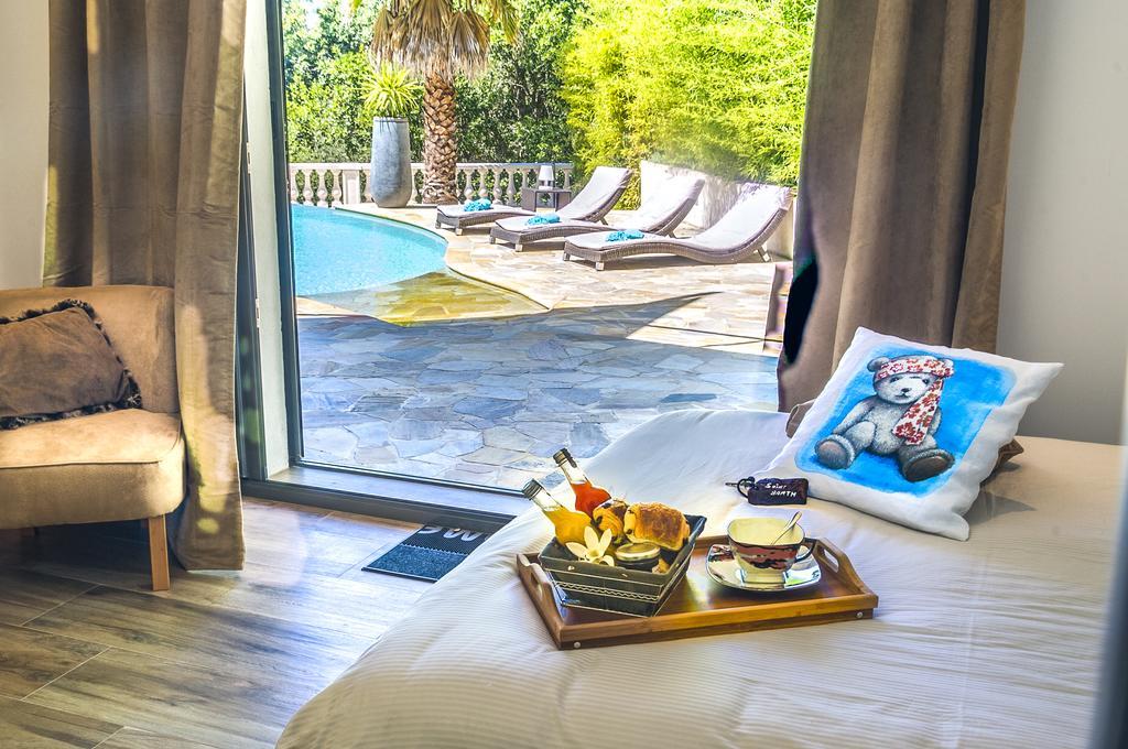 B&B Les Voiles De Valescure Chambres D'Hotes Et Son Espace Bien Etre แซ็งต์-ราฟาเอล ห้อง รูปภาพ