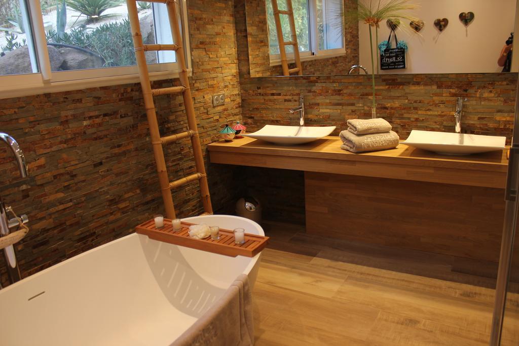 B&B Les Voiles De Valescure Chambres D'Hotes Et Son Espace Bien Etre แซ็งต์-ราฟาเอล ภายนอก รูปภาพ